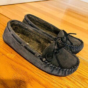 Minnetonka Women's Moccasins Flats Gray Suede Leather Shoes Size 8